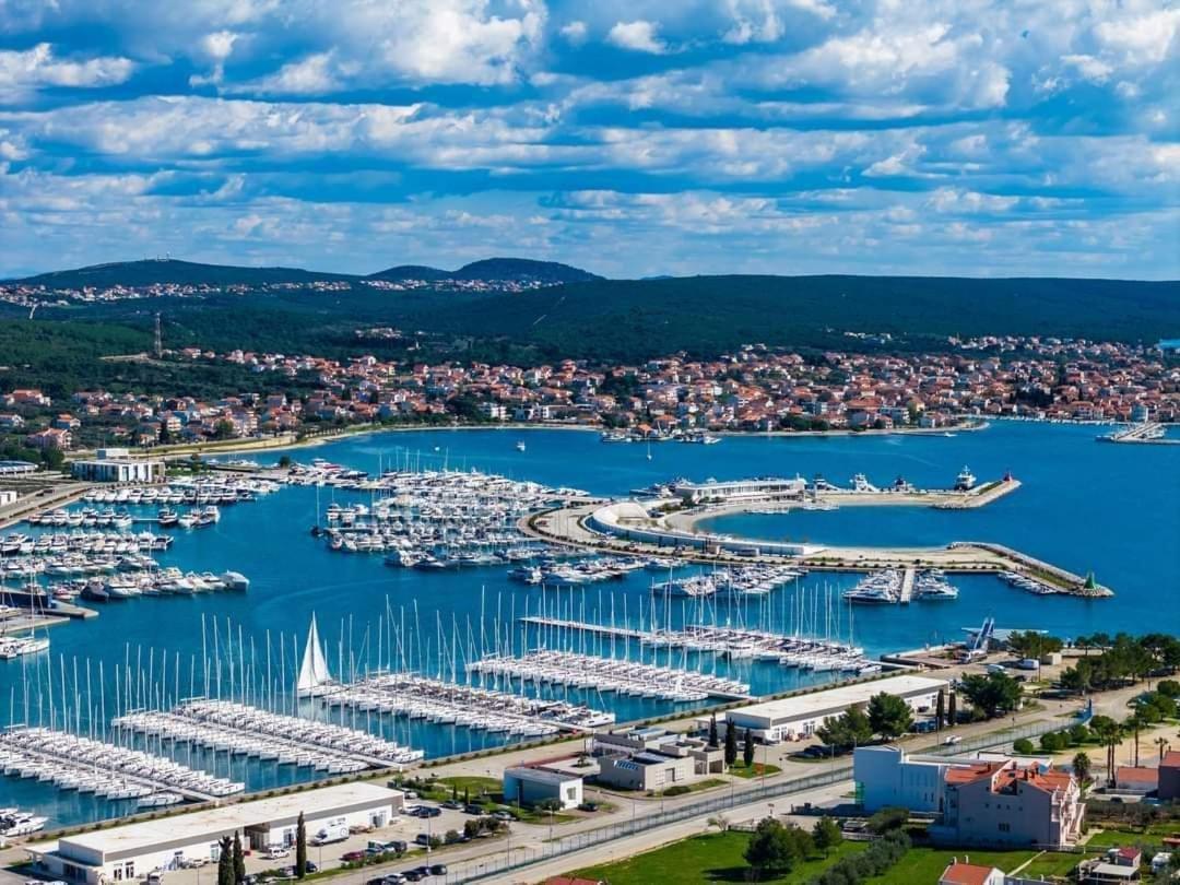 Apartmani Svitlana Sukošan المظهر الخارجي الصورة